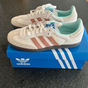 NWT Adidas Sambas US Men’s 5.5/ Women’s 7 pink and white